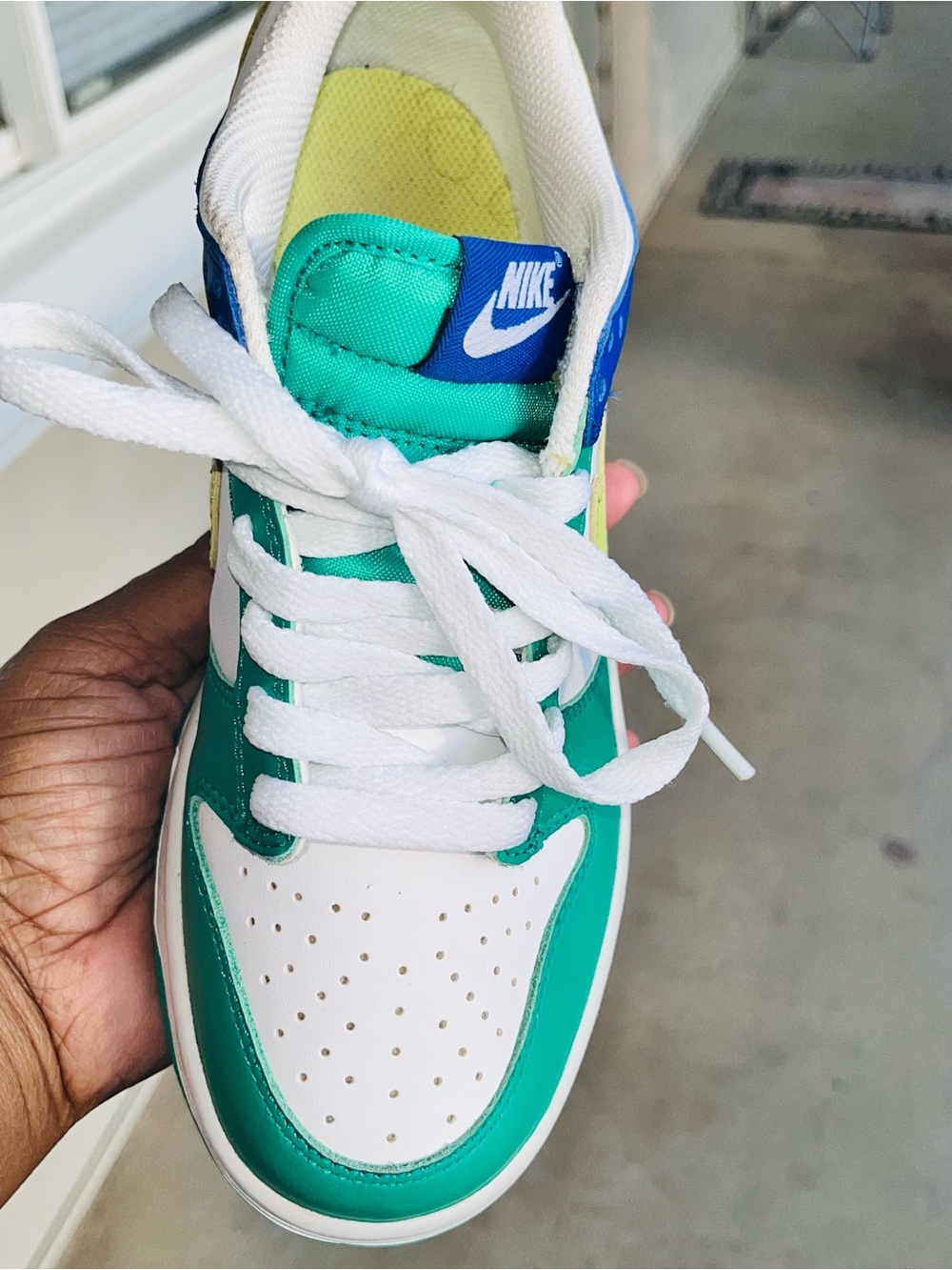 Nike Kids Low-Top Sneakers in Teal, White and Blue